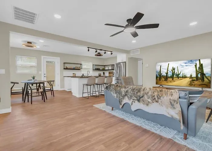The Hidden Gem-5 Mins To U Of A With Hot Tub Holiday home Tucson