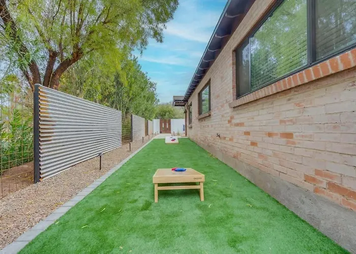 Holiday home The Hidden Gem-5 Mins To U Of A With Hot Tub *
