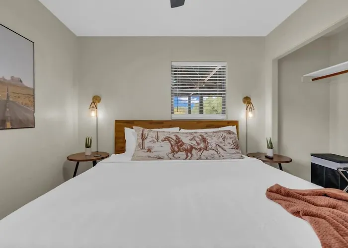 The Hidden Gem-5 Mins To U Of A With Hot Tub Holiday home Tucson