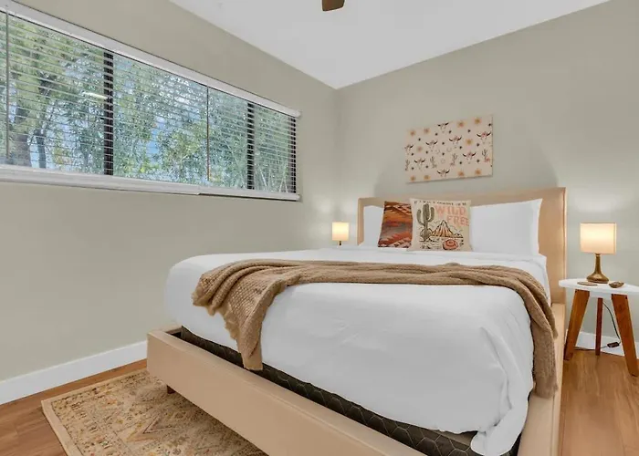 The Hidden Gem-5 Mins To U Of A With Hot Tub Holiday home