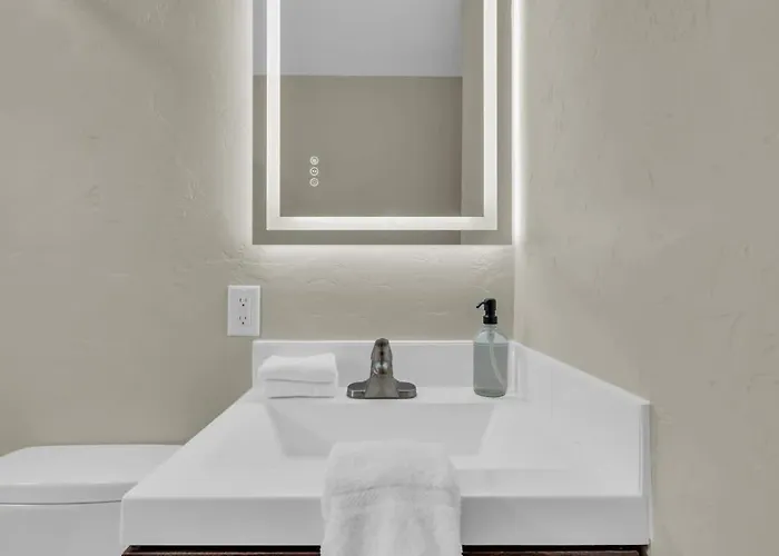 The Hidden Gem-5 Mins To U Of A With Hot Tub * Tucson