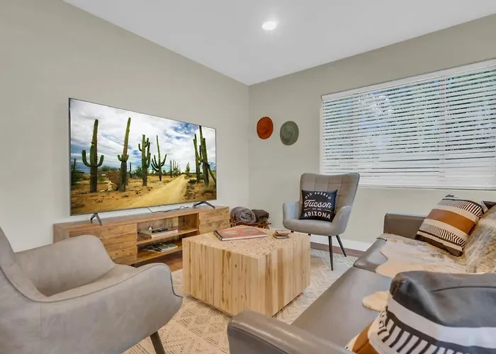 The Hidden Gem-5 Mins To U Of A With Hot Tub * Tucson