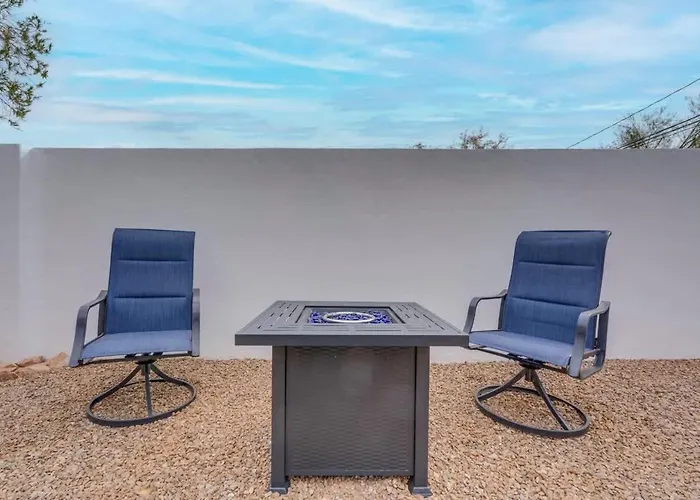 The Hidden Gem-5 Mins To U Of A With Hot Tub Holiday home *