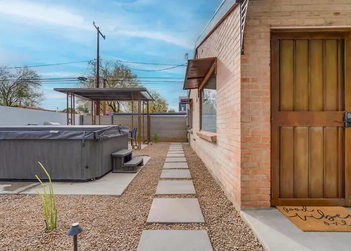 Holiday home The Hidden Gem-5 Mins To U Of A With Hot Tub Tucson