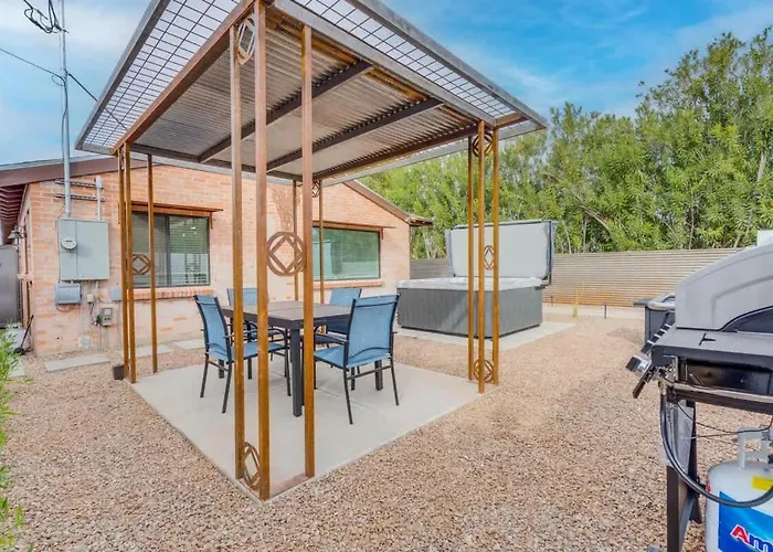 The Hidden Gem-5 Mins To U Of A With Hot Tub Holiday home Tucson