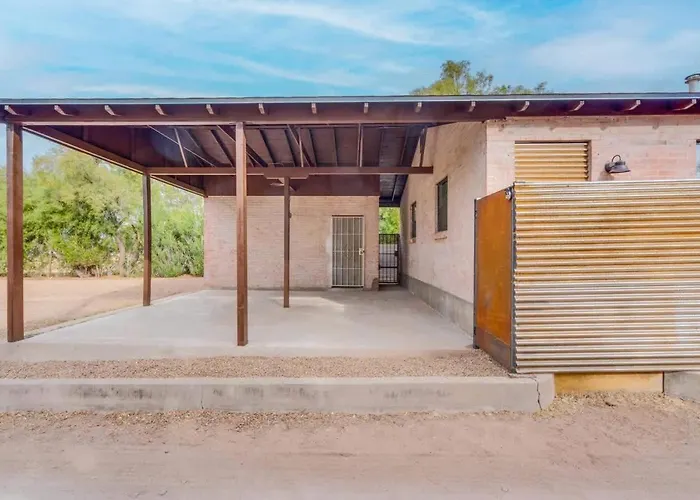 The Hidden Gem-5 Mins To U Of A With Hot Tub Tucson
